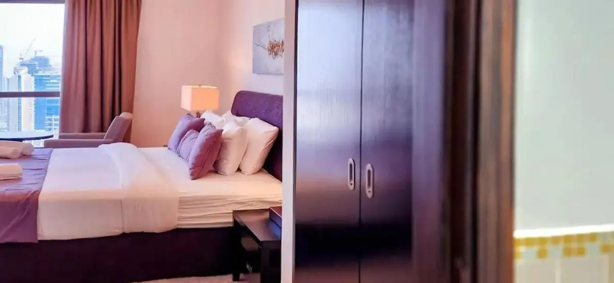 Beautiful Accommodation In Marina Dubai Apartment