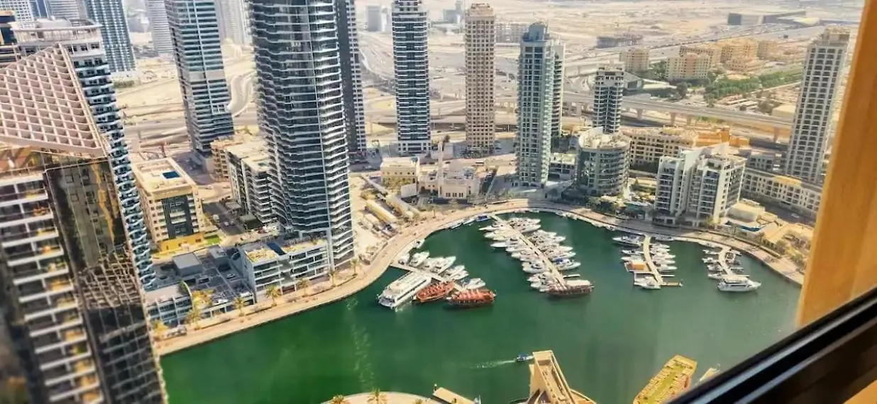 Beautiful Accommodation In Marina Dubai Apartment